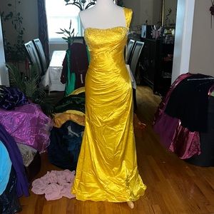 Formal gowns perfect for sweet 16, balls, prom, parties